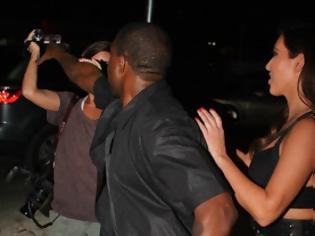 Φωτογραφία για Ο Kanye West επιτέθηκε σε Camerawoman!