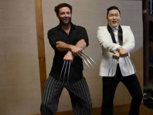 Φωτογραφία για Ο Χιού Τζάκμαν χορεύει Gangnam Style [Video]