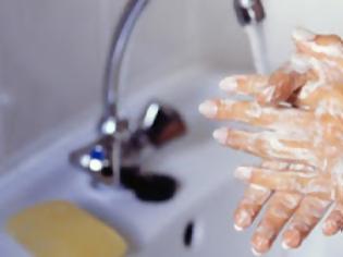 Φωτογραφία για Είστε σίγουροι ότι πλένετε καλά τα χέρια σας; Δείτε πόσα μικρόβια μεταφέρουμε