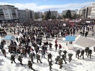 Φωτογραφία για Διαδηλωτής έπεσε νεκρός απο ανακοπή καρδιάς