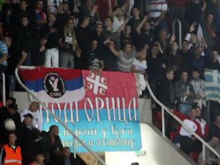 Φωτογραφία για Σέρβοι οπαδοί ύψωσαν ελληνική σημαία μέσα στα Σκόπια