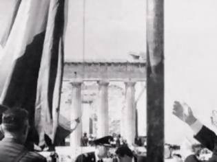 Φωτογραφία για Η εκφώνηση του λόγου της Απελευθέρωσης από τον Γεώργιο Παπανδρέου στην πλατεία Συντάγματος (18 Σεπτεμβρίου 1944)