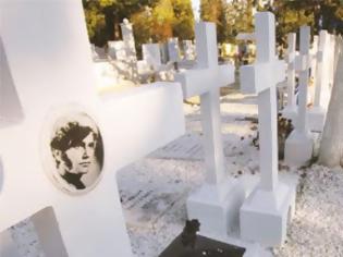 Φωτογραφία για Κύπρος: Υπερασπίστηκε τη Δημοκρατία, αλλά θάφτηκε με τους πραξικοπηματίες