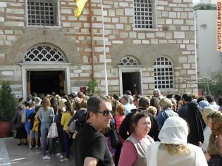 Φωτογραφία για 2080 - Χιλιάδες πιστοί προσέρχονται να προσκυνήσουν την Ιερά Εικόνα ΑΞΙΟΝ ΕΣΤΙ (videο-φωτο)
