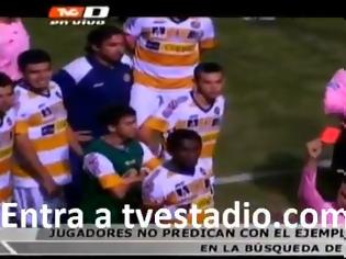 Φωτογραφία για Μεξικανός απέβαλε 9 ποδοσφαιριστές σε μια φάση! (βίντεο)