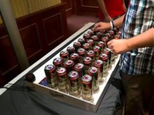 Φωτογραφία για Έφτιαξαν πληκτρολόγιο από κουτάκια μπύρας! [Video]