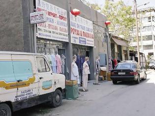 Φωτογραφία για Αυτόπτης Μάρτυρας: Νεαρή τοξικομανής έκλεψε από κατάστημα Κινέζου και τον έσπασε στο ξύλο!!! (Δεν θα ήξερε καλό κουνγκ-φου...)