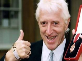 Φωτογραφία για O Jimmy Saville δημιουργεί προβλήματα στο BBC και μετά θάνατον