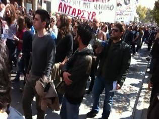 Φωτογραφία για Δε δέχονται πολιτικούς επίσημους στην παρέλαση