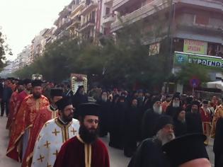 Φωτογραφία για Χιλιάδες πιστοί στην λιτανεία της εικόνας Άξιον Εστί  (video)