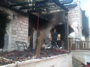 Φωτογραφία για ''Εμπρησμό'' δείχνει η πυροσβεστική για την πυρκαγιά στα σπίτια στον Προφήτη Ηλία