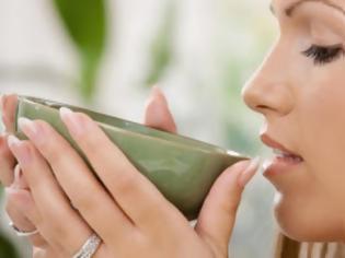 Φωτογραφία για Γιατί οι γυναίκες πρέπει να πίνουν συχνά πράσινο τσάι;