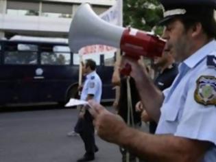 Φωτογραφία για Κλιμακώνουν τις κινητοποιήσεις τους οι ένστολοι