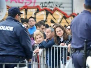 Φωτογραφία για Χρυσή Αυγή: Μαζέψτε λαθρομετανάστες και αναρχικούς, αφήστε τους Έλληνες πιστούς να γιορτάσουν