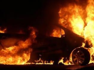 Φωτογραφία για Έκαψαν 4 αυτοκίνητα σε σταθμό Λαρίσης και Εξάρχεια