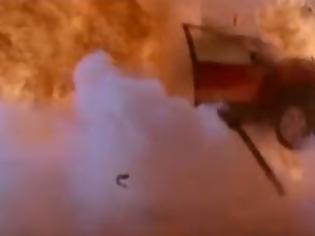 Φωτογραφία για Ο Bruce Willis κάνει συνέχεια ζημιές [Video]