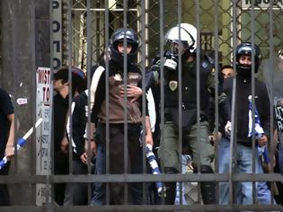 Φωτογραφία για H Χρυσή Αυγή έχει διεισδύσει ελληνική αστυνομία, υποστηρίζει αξιωματικός