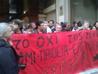 Φωτογραφία για Θεσσαλονίκη: Παρέλασαν και οι διαδηλωτές - Αποδοκιμασίες από τον κόσμο [video]