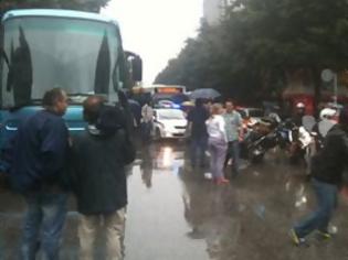 Φωτογραφία για Τροχαίο με τρεις τραυματίες στη Θεσσαλονίκη