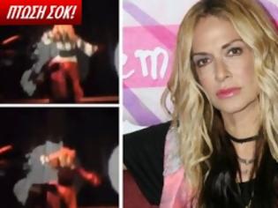 Φωτογραφία για VIDEO: Η στιγμή που η πίστα...κατάπιε την Άννα Βίσση!