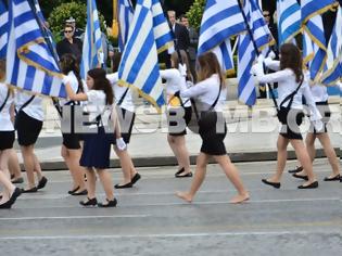 Φωτογραφία για Η ξυπόλητη σημαιοφόρος...