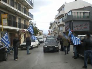 Φωτογραφία για Αχαϊα: Χρυσαυγίτες εναντίον Συριζαίων στην παρέλαση - Δείτε φωτό!