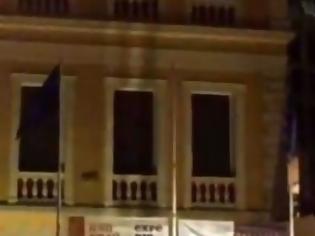 Φωτογραφία για Το ΕΠΑΜ κατέβασε την σημαία της Ε.Ε. στο Ηράκλειο [video]