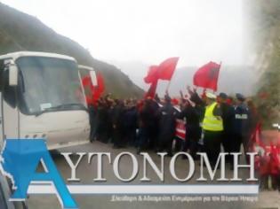 Φωτογραφία για Αλβανοί εθνικιστές επιτέθηκαν με πέτρες στο αυτοκίνητο του Πρέσβη της Ελλάδος
