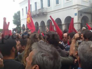 Φωτογραφία για Ρεζιλίκια..ΚΚΕ, ΣΥΡΙΖΑ και Αγανακτισμένοι πλακώθηκαν μεταξύ τους για το ποιος θα αντιπαρελάσει πρώτος..