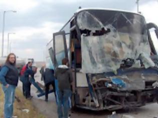Φωτογραφία για Σύγκρουση λεωφορείου του ΚΤΕΛ Ιωαννίνων με αυτοκίνητο στη Συκούλα Αιτωλοακαρνανίας!