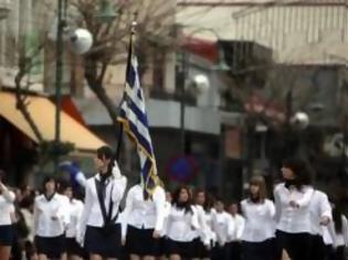 Φωτογραφία για To απόλυτο έλεος η σημερινή παρέλαση, δηλώνει αναγνώστης