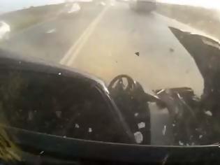 Φωτογραφία για Είχε Άγιο ο οδηγός του Lada μετά το απίστευτο αυτό crash! (video)