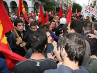 Φωτογραφία για Πάτρα: Σύρραξη μεταξύ ΚΚΕ και ΣΥΡΙΖΑ μετά την παρέλαση - Δείτε φωτό