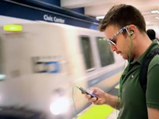 Φωτογραφία για Πόσο εύκολο είναι να σου κλέψουν το smartphone στο Μετρό;