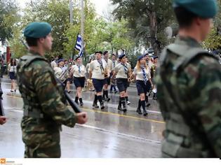 Φωτογραφία για Πόλεμος ΣΥΡΙΖΑ-ΥΕΘΑ για τους στρατιώτες στους δρόμους της Θεσσαλονίκης