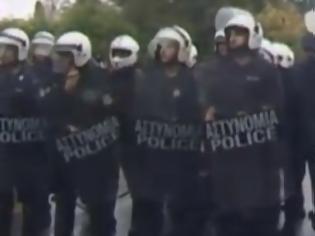 Φωτογραφία για Κέρκυρα: Τα ΜΑΤ απέκλεισαν διαδηλωτές - Αντιφασίστες κατά Χρυσής Αυγής