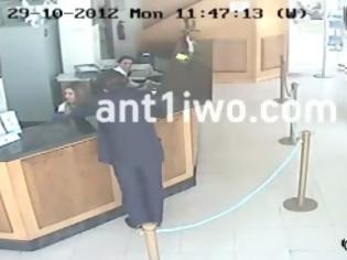 Φωτογραφία για Συνέλαβαν γνωστο ηθοποιό για ληστεία σε τράπεζα! [video ΝΤΟΚΟΥΜΕΝΤΟ]