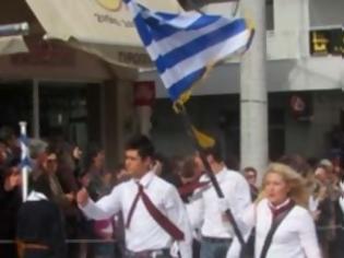 Φωτογραφία για Μαθητές στα Φάρσαλα: Δεν θέλουμε σημαιοφόρο από την Αλβανία - Θα φωνάξουμε τη Χρυσή Αυγή (Βίντεο)