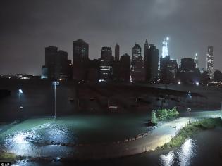Φωτογραφία για Ζωντανή εικόνα από Νέα Υόρκη..Βιβλικές εικόνες...Χωρίς ρεύμα η Νέα Υόρκη....17 τα θύματα του τυφώνα.