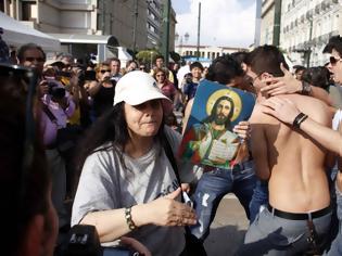 Φωτογραφία για Η Ελένη Λουκά τηλεφωνεί στην Ελληνοφρένεια (uncut version)