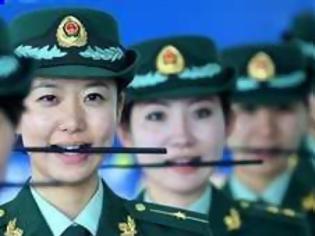 Φωτογραφία για Μάθημα χαμόγελου για την κινεζική αστυνομία