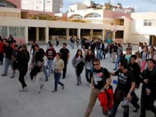 Φωτογραφία για Αγρίνιο: Εισβολή τσιγγάνων σε γυμνάσιο και ερωτικά πειράγματα σε μαθήτριες!