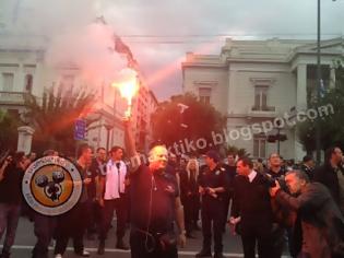 Φωτογραφία για ΣΥΜΒΑΙΝΕΙ ΤΩΡΑ: Τα σώματα ασφαλείας στη Βουλή