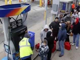 Φωτογραφία για «Χάος» για λίγα γαλόνια βενζίνης στις ΗΠΑ