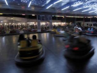 Φωτογραφία για Ναύπακτος: Πακιστανός και Έλληνας στα χέρια μέσα στο λούνα παρκ