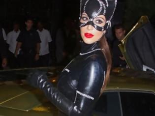 Φωτογραφία για H Καρντάσιαν ντύθηκε Catwoman, αλλά όλοι την φώναζαν Fatwoman