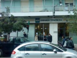 Φωτογραφία για Πάτρα: Κλείνει το υποκατάστημα της Εθνικής Τράπεζας στην Παπαφλέσσα - Οι συναλλασσόμενοι αντιδρούν