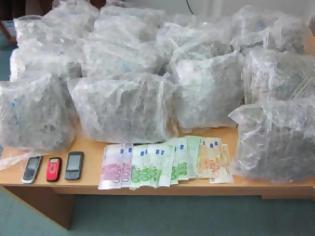 Φωτογραφία για Πάτρα: Συνελήφθησαν έμποροι ναρκωτικών - Προσπάθησαν να πουλήσουν σε Αστυνομικούς 15 κιλά κάνναβης