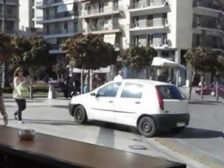 Φωτογραφία για Πάτρα: Σύνηθες φαινόμενο το παρκάρισμα στην Πλατεία Γεωργίου