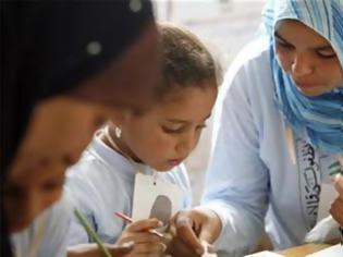 Φωτογραφία για Αιγύπτια δασκάλα Κούρεψε μαθήτριες γιατί δεν φορούσαν μαντήλα
